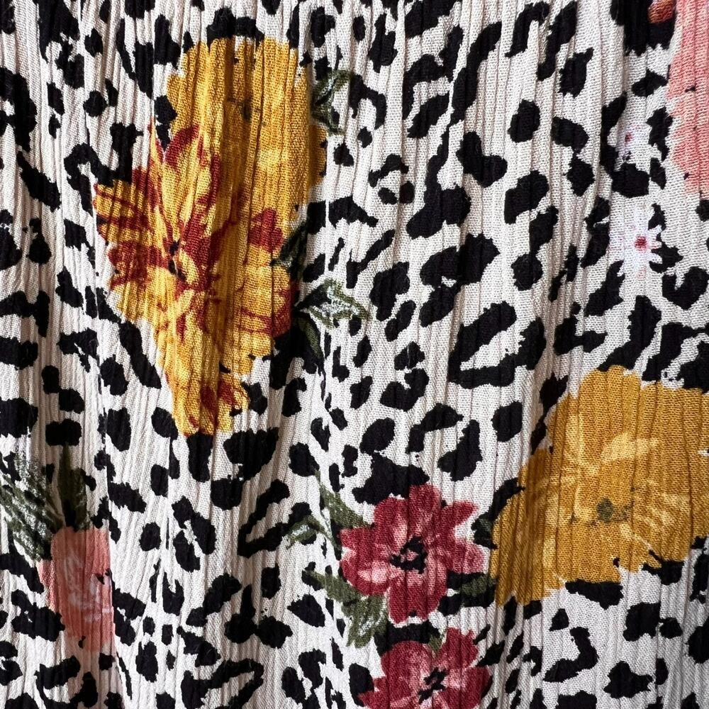 Torrid Blouse Womens Size 2 Babydoll Crinkle Gauze Smocked Leopard Floral Flirty - Picture 6 of 16